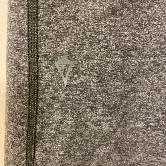 Ivivva low waisted reversible flare leggings - Picture 3 of 3